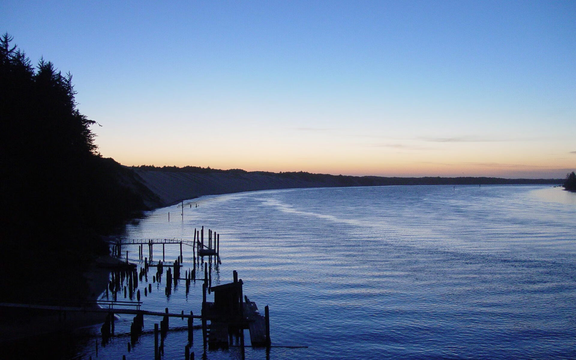中国足球注重技战术训练但比赛经验仍显不足，中国足球队战术