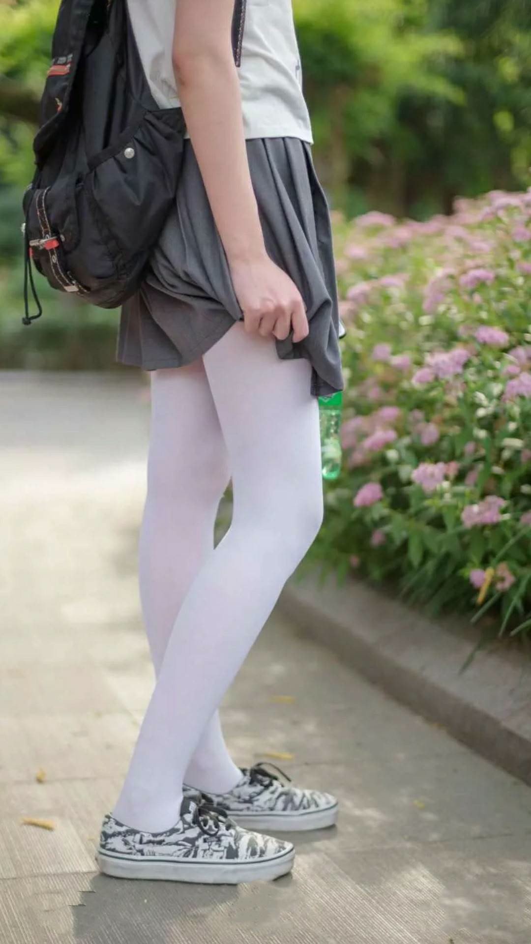 凯琳·科贝特后程爆发力引爆赛场,凯罗琳·贝赛特